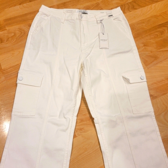 Judy Blue High Rise Cargo Straight Leg Jeans White Size 32 - Picture 4 of 11